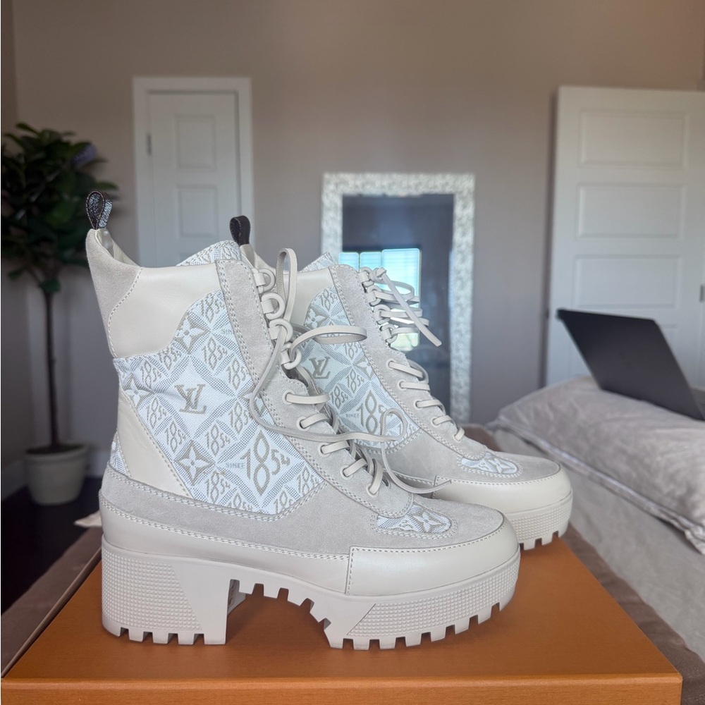 Louis Vuitton Laureate Platform Desert Women's Beige Boots